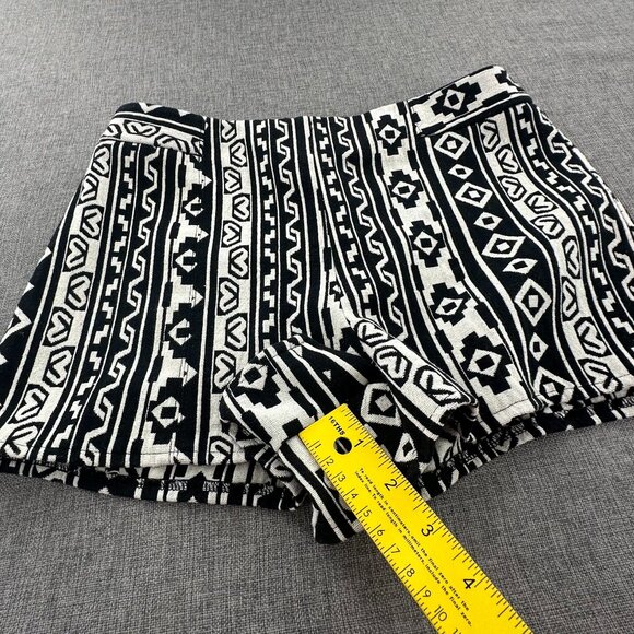 Forever 21 Shorts Aztec Geometric print Junior Medium Ivory & Black High Waisted - Picture 4 of 12